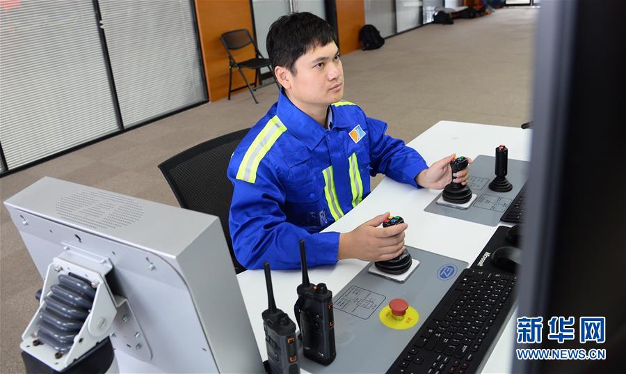 (十九大時(shí)光·圖文互動(dòng))(2)歷史性成就彪炳史冊(cè) 新時(shí)代藍(lán)圖催人奮進(jìn)——來(lái)自基層蹲點(diǎn)現(xiàn)場(chǎng)的報(bào)道