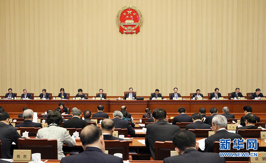 12月23日，十二屆全國人大常委會(huì)第三十一次會(huì)議在北京人民大會(huì)堂舉行第二次全體會(huì)議。張德江委員長出席。 新華社記者劉衛(wèi)兵攝