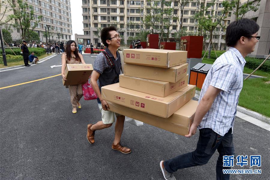 (新華全媒頭條·圖文互動)(13)開啟新征程 譜寫新史詩——以習(xí)近平同志為核心的黨中央引領(lǐng)中國特色社會主義進入新時代