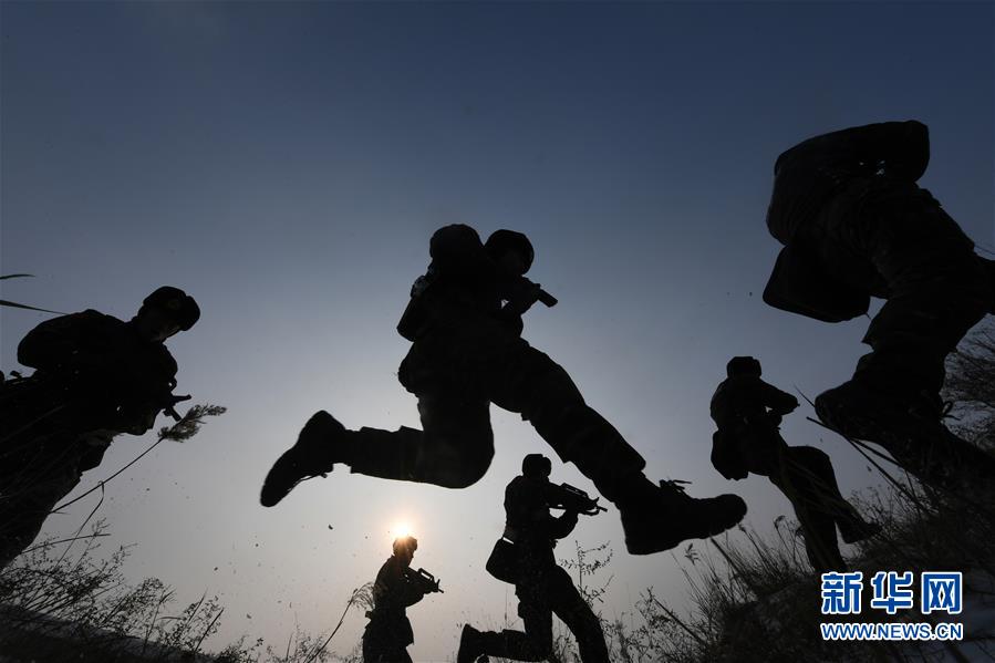 （新華全媒頭條&middot;圖文互動(dòng)）（12）備戰(zhàn)踏上新起點(diǎn)，練兵展現(xiàn)新氣象&mdash;&mdash;2018中國(guó)軍隊(duì)新年開(kāi)訓(xùn)全景大掃描