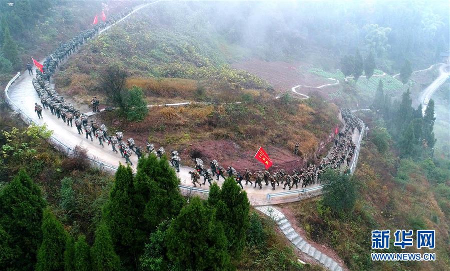 （新華全媒頭條&middot;圖文互動）（13）備戰(zhàn)踏上新起點(diǎn)，練兵展現(xiàn)新氣象&mdash;&mdash;2018中國軍隊(duì)新年開訓(xùn)全景大掃描
