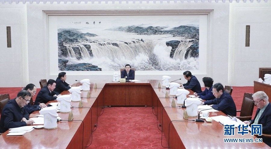 1月22日，中共十二屆全國人大常委會黨組在北京召開會議，認真學習領會習近平總書記在黨的十九屆二中全會上的重要講話精神，研究全國人大常委會貫徹落實全會精神、做好憲法修改相關工作。全國人大常委會委員長、常委會黨組書記張德江主持會議并講話。新華社記者 丁林 攝