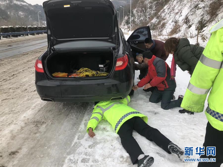 （新華全媒頭條）（4）雨雪冰凍中，他們奮力前行&mdash;&mdash;基層黨員干群抗擊冰雪災(zāi)害紀(jì)實