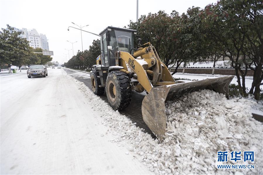（新華全媒頭條）（9）雨雪冰凍中，他們奮力前行&mdash;&mdash;基層黨員干群抗擊冰雪災(zāi)害紀(jì)實(shí)