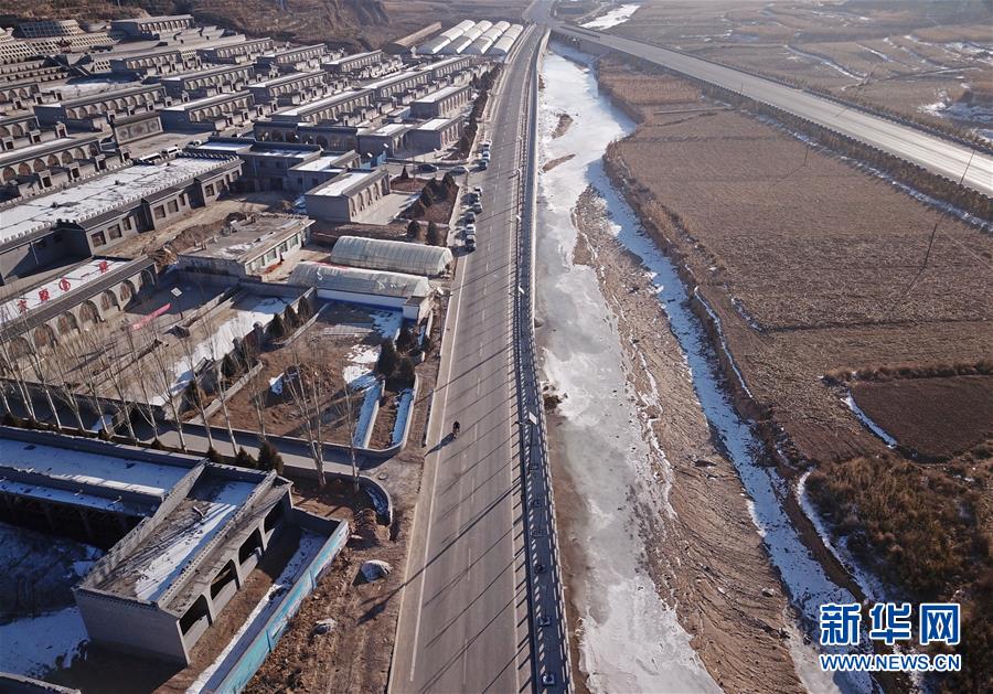 （圖文互動&middot;新華全媒頭條）（5）讓農(nóng)民致富奔小康的道路越走越寬廣&mdash;&mdash;黨的十八大以來以習(xí)近平同志為核心的黨中央關(guān)心農(nóng)村公路發(fā)展紀(jì)實(shí)