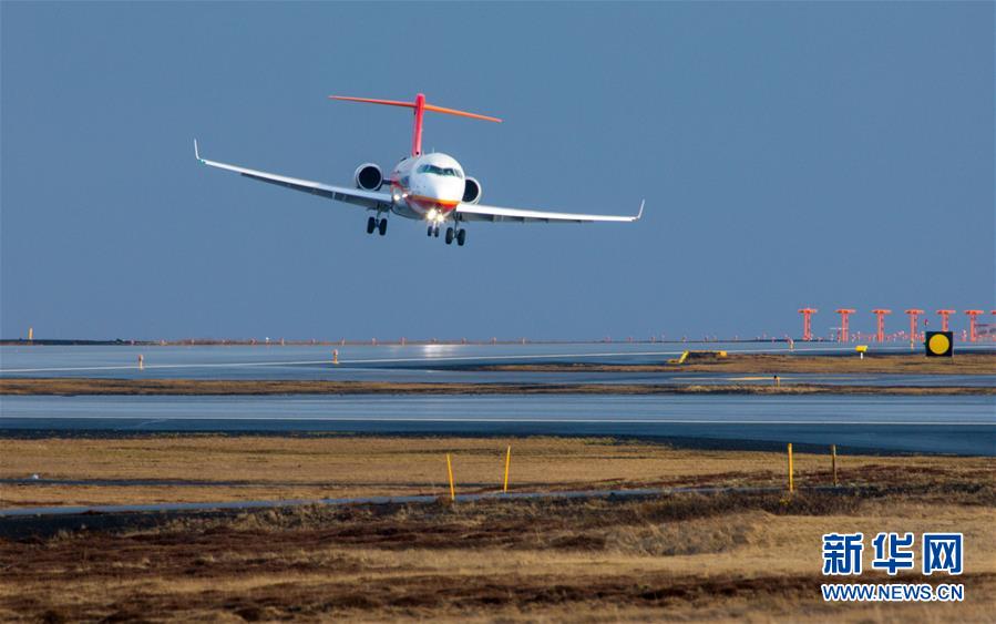 (經(jīng)濟(jì))(2)國(guó)產(chǎn)支線飛機(jī)ARJ21噴氣客機(jī)完成冰島大側(cè)風(fēng)試飛