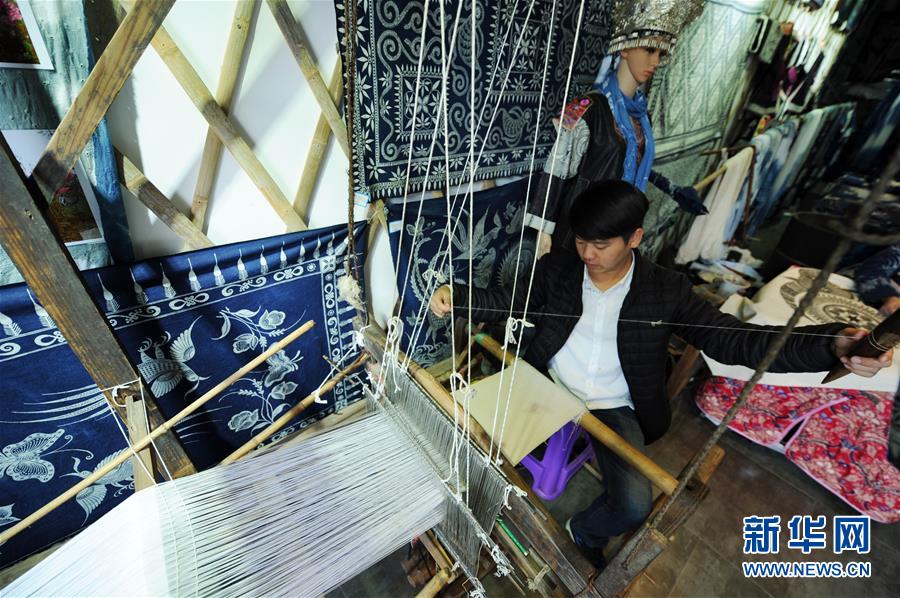 （社會）（8）貴州丹寨：&ldquo;指尖經濟&rdquo;繪制脫貧藍圖