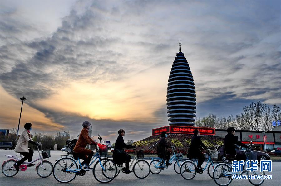 （新華全媒頭條&middot;圖文互動(dòng)）（1）奮進(jìn)新時(shí)代　建設(shè)雄安城&mdash;&mdash;以習(xí)近平同志為核心的黨中央謀劃指導(dǎo)《河北雄安新區(qū)規(guī)劃綱要》編制紀(jì)實(shí)