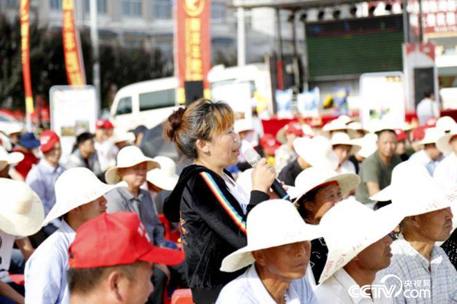 活動現場，農民搶答問題