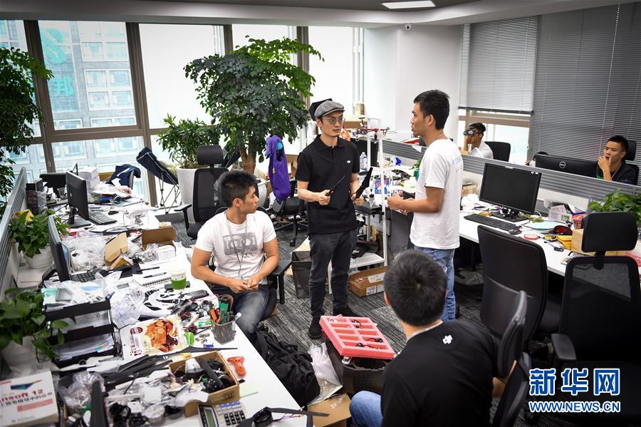 (新華全媒頭條·壯闊東方潮 奮進(jìn)新時(shí)代——慶祝改革開放40年·圖文互動)(7)從追趕時(shí)代到引領(lǐng)時(shí)代——從深圳發(fā)展奇跡看中國改革開放40年