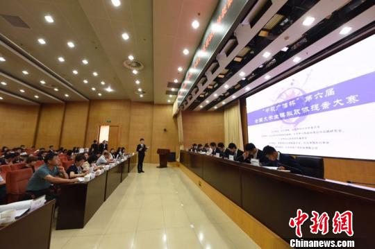 25日至27日，第六屆&ldquo;中視廣信杯&rdquo;提案中國(guó)&middot;全國(guó)大學(xué)生模擬政協(xié)提案大賽在北京舉行。本次比賽由外交學(xué)院、九三學(xué)社北京市委員會(huì)共同主辦。　孫興偉 攝