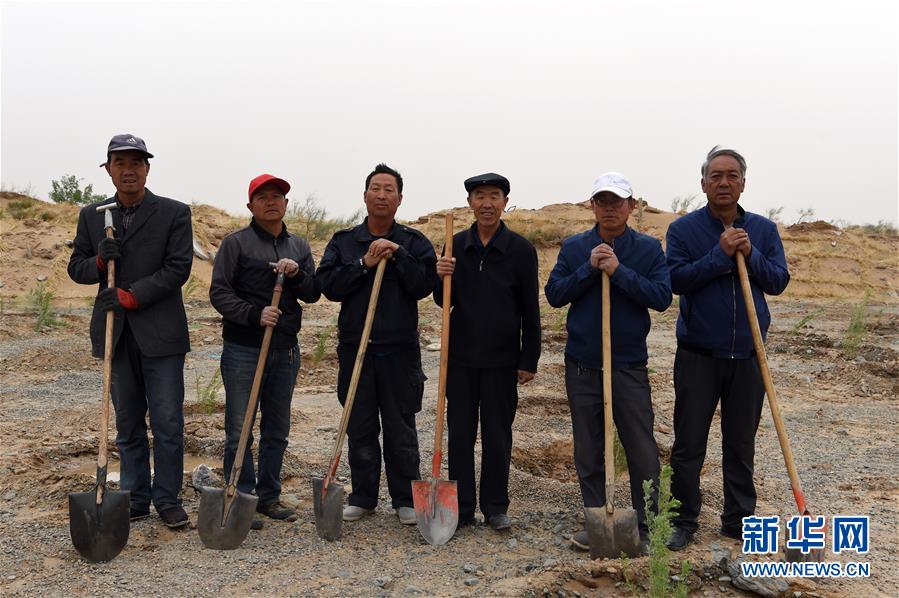 (新華全媒頭條·圖文互動(dòng))(2)三代人與一片沙