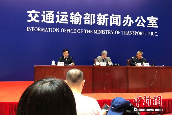 交通運(yùn)輸部6月份例行新聞發(fā)布會(huì)現(xiàn)場(chǎng)。 程春雨 攝
