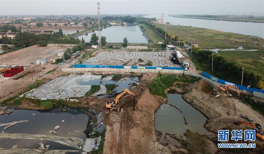 （新華視點&middot;圖文互動）（2）中央督察兩年有的絲毫未改，有的不減反增&mdash;&mdash;江蘇泰興數(shù)萬噸化工廢料和污泥堆放長江邊調(diào)查