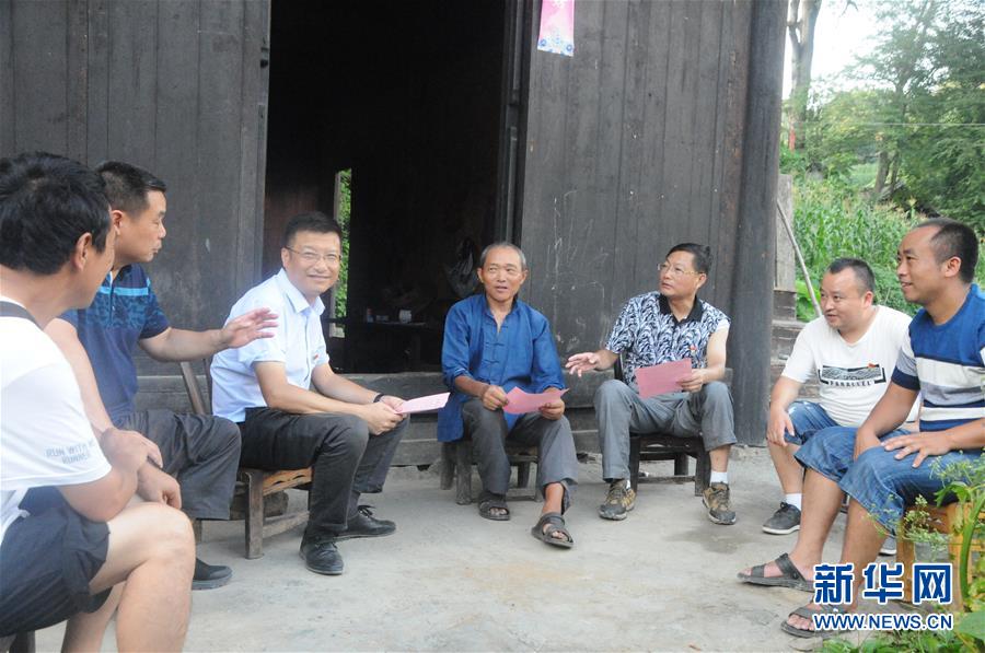 （新華全媒頭條&middot;圖文互動）（2）安吉白茶奔向扶貧一線&mdash;&mdash;浙江黃杜村農(nóng)民黨員先富幫后富向貧困地區(qū)捐贈&ldquo;扶貧苗&rdquo;