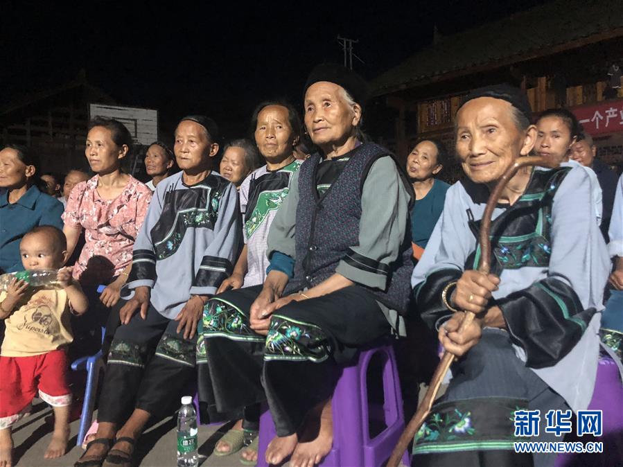 （新華全媒頭條&middot;圖文互動）（4）安吉白茶奔向扶貧一線&mdash;&mdash;浙江黃杜村農(nóng)民黨員先富幫后富向貧困地區(qū)捐贈&ldquo;扶貧苗&rdquo;