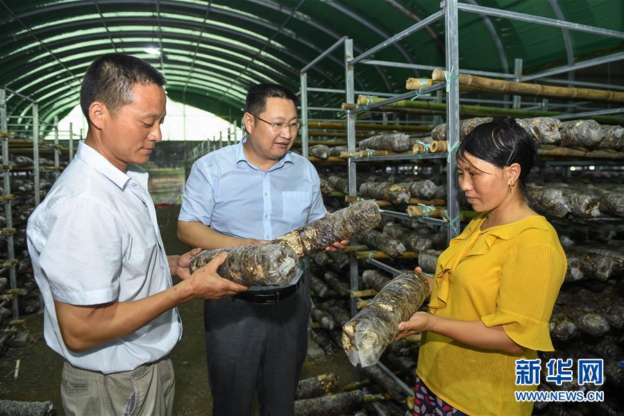 （脫貧攻堅(jiān)&middot;圖文互動(dòng)）（3）&ldquo;不畏難、不畏煩、不畏苦&rdquo;&mdash;&mdash;記&ldquo;80后&rdquo;扶貧干部李朝陽(yáng)