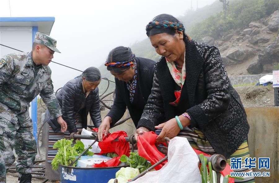 （圖文互動）（5）特寫：&ldquo;八一&rdquo;禮物，飛向云端哨所