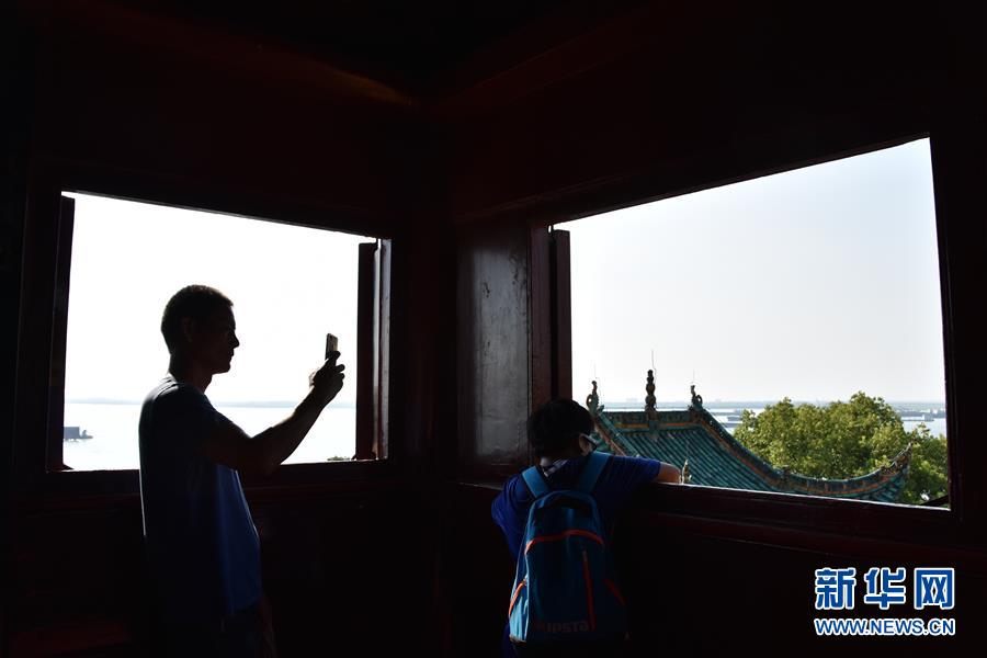 （大江奔流&mdash;&mdash;來自長江經(jīng)濟帶的報道&middot;圖文互動）（1）登岳陽樓，又見&ldquo;浩浩湯湯&rdquo;