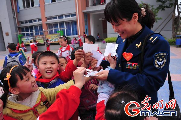 【我和軍隊的不解之緣】&ldquo;先是軍人，才是媽媽&rdquo;