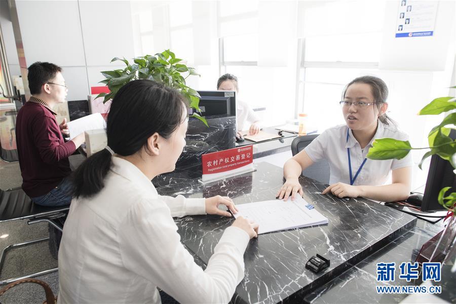 （圖文互動(dòng)）（2）掃&ldquo;四風(fēng)&rdquo;之弊　興清新之風(fēng)&mdash;&mdash;武漢治理&ldquo;新衙門(mén)作風(fēng)&rdquo;觀察