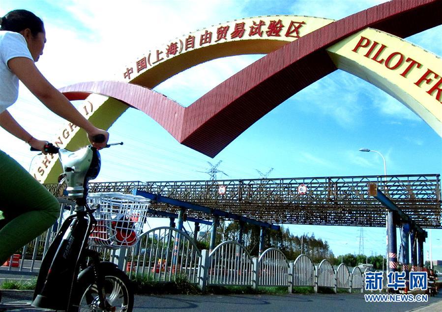 (新華全媒頭條·壯闊東方潮 奮進(jìn)新時(shí)代——慶祝改革開(kāi)放40年·圖文互動(dòng))(11)從改革開(kāi)放窗口到攻堅(jiān)破冰試驗(yàn)田——從浦東開(kāi)發(fā)開(kāi)放看中國(guó)改革開(kāi)放40年
