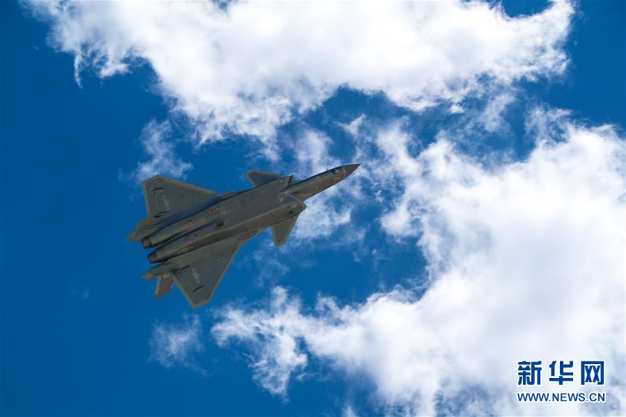 (圖文互動(dòng))(1)中國(guó)空軍發(fā)布強(qiáng)軍宣傳片《頭頂?shù)募覉@》