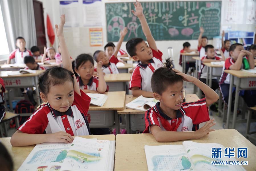 （新華全媒頭條&middot;壯闊東方潮　奮進(jìn)新時代&mdash;&mdash;慶祝改革開放40年&middot;圖文互動）（5）小崗，與時代同行&mdash;&mdash;&ldquo;中國農(nóng)村改革第一村&rdquo;40年變遷的改革啟示