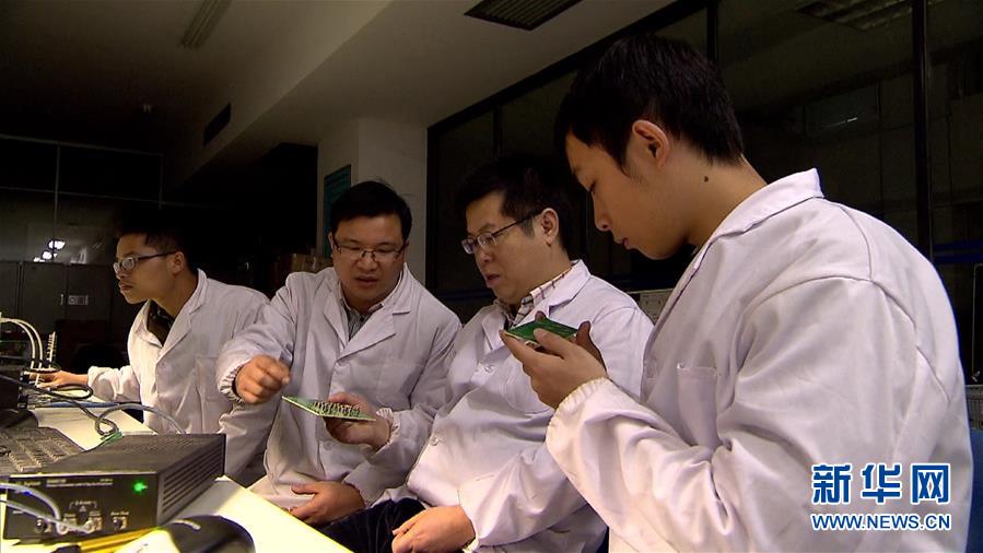 (圖文互動)讓五星紅旗飄揚(yáng)在世界“超算”之巔——記國防科大計(jì)算機(jī)學(xué)院院長廖湘科