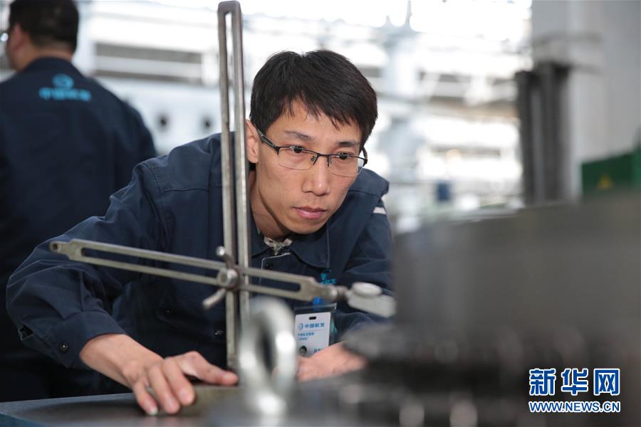 （圖文互動）（1）他用匠心守護(hù)飛機心臟&mdash;&mdash;記中國航發(fā)沈陽黎明航空發(fā)動機有限責(zé)任公司一線工人洪家光