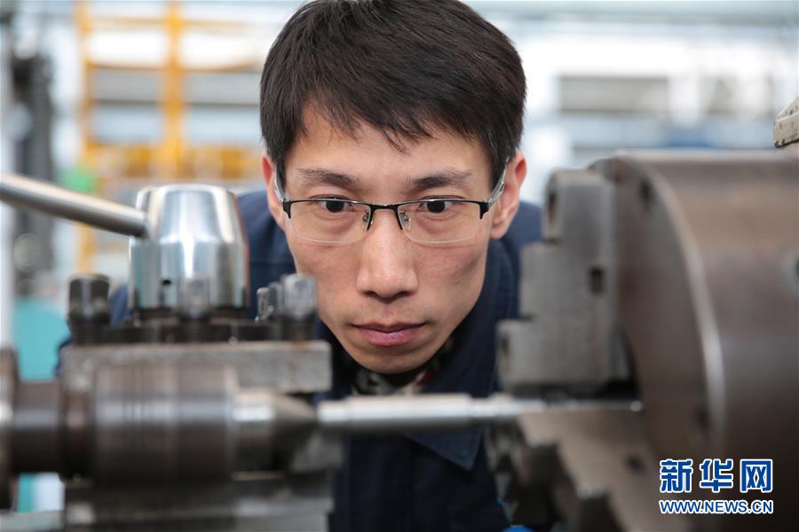 （圖文互動）（2）他用匠心守護(hù)飛機心臟&mdash;&mdash;記中國航發(fā)沈陽黎明航空發(fā)動機有限責(zé)任公司一線工人洪家光