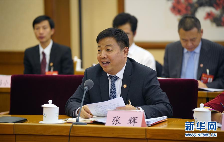 （圖文互動）（4）凝聚奮斗偉力 記取時代足音&mdash;&mdash;工會十七大代表分組討論黨中央致詞 