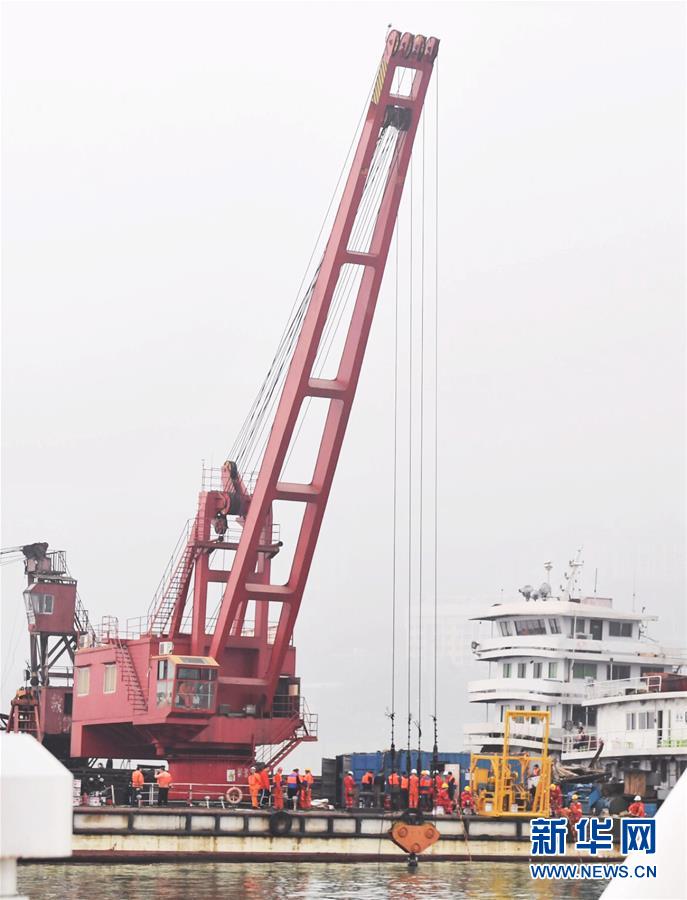 （重慶公交車墜江事故&middot;后續(xù)）（1）重慶萬州墜江公交車按計劃今晚將被打撈出水