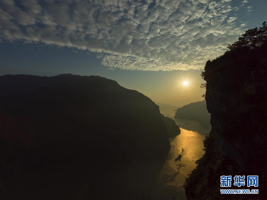 (百城百縣百企調(diào)研行·圖文互動)(5)建設(shè)長江綠色走廊再譜新章——長江三峽集團(tuán)發(fā)展紀(jì)實(shí)
