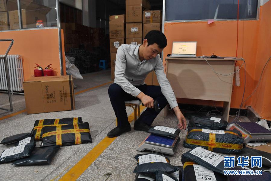 （在習(xí)近平新時(shí)代中國特色社會(huì)主義思想指引下&mdash;&mdash;新時(shí)代新作為新篇章&middot;圖文互動(dòng)）（3）從資源枯竭城市到中國棉襪之鄉(xiāng)&mdash;&mdash;吉林遼源念好民營經(jīng)濟(jì)&ldquo;三字經(jīng)&rdquo;