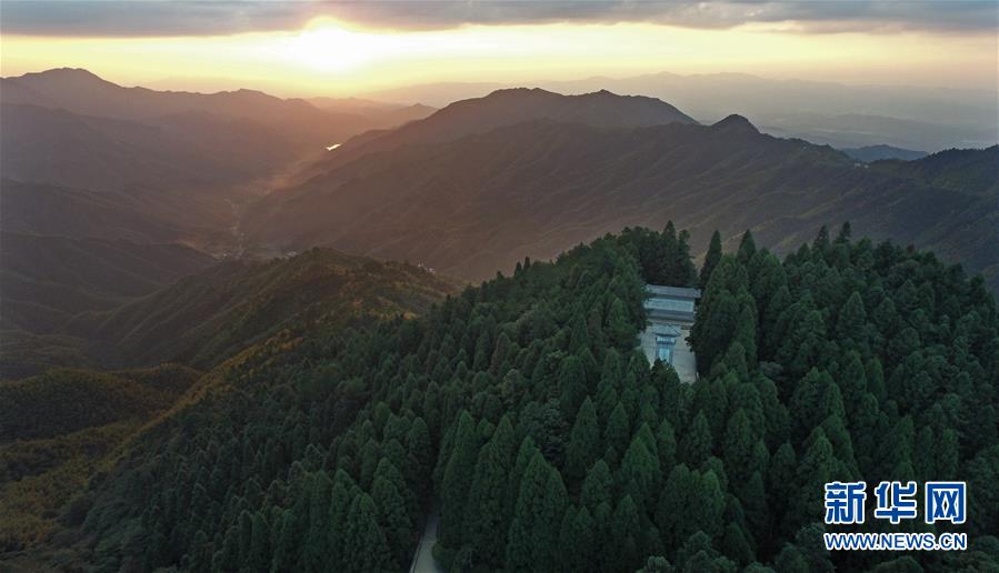 （百城百縣百企調(diào)研行&middot;圖文互動(dòng)）（3）從貧瘠山區(qū)到旅游新城&mdash;&mdash;革命搖籃井岡山的&ldquo;新名片&rdquo; 