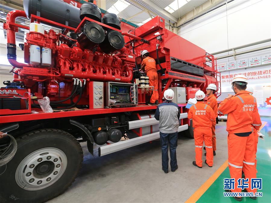 (百城百縣百企調(diào)研行·圖文互動)(6)“藍鯨1號”從這里駛出——山東煙臺崛起制造業(yè)高地