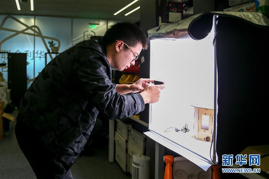 (在習(xí)近平新時代中國特色社會主義思想指引下·慶祝改革開放40周年·開放發(fā)展)(新華全媒頭條·圖文互動)(3)開放中國:大門越開越大 道路越走越寬