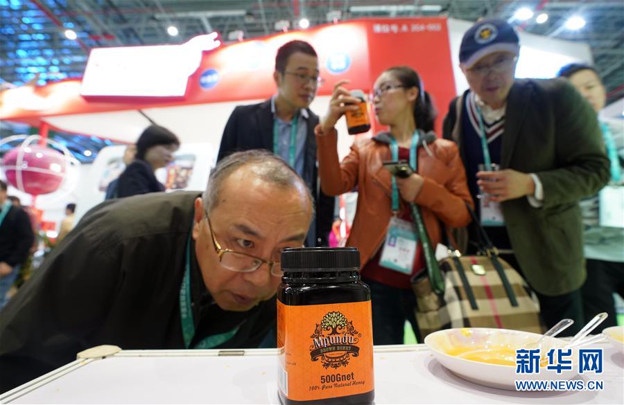 (在習(xí)近平新時代中國特色社會主義思想指引下·慶祝改革開放40周年·開放發(fā)展)(新華全媒頭條·圖文互動)(6)開放中國:大門越開越大 道路越走越寬