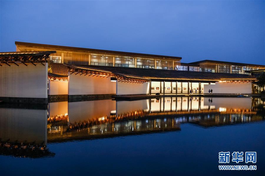 (慶祝改革開放40周年基層行·鄉(xiāng)鎮(zhèn)篇·圖文互動)(2)烏鎮(zhèn)40年:根里的靜與脈中的動