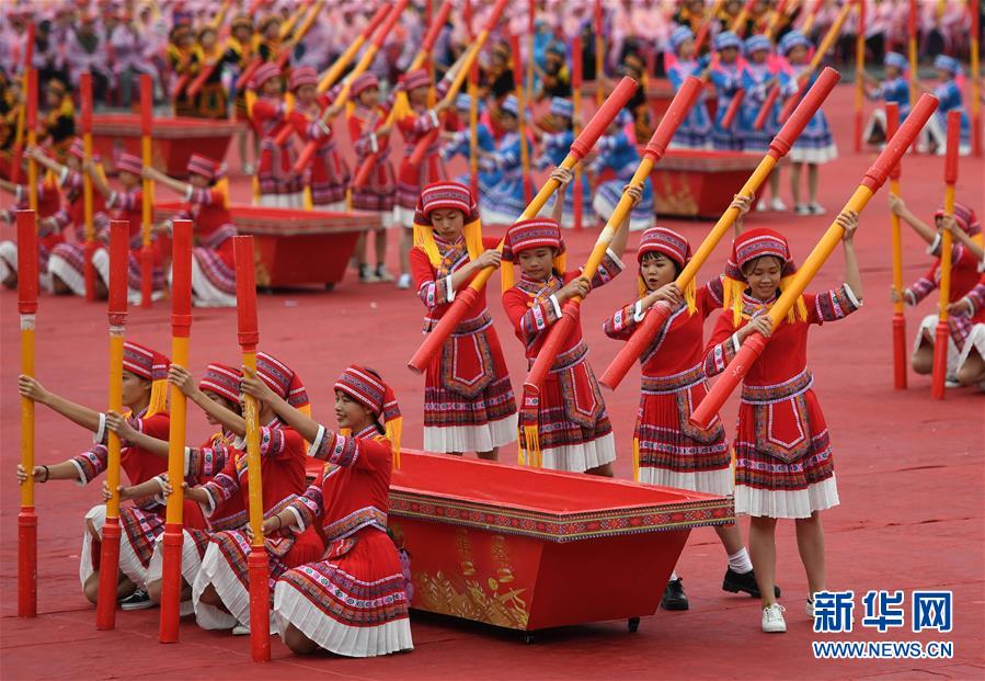 (輝煌60年·壯美新廣西·圖文互動)(7)和睦相處一家親 攜手并進(jìn)謀發(fā)展——廣西民族團(tuán)結(jié)發(fā)展觀察