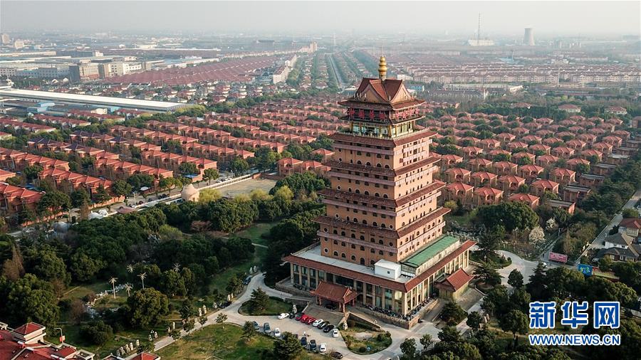 （慶祝改革開放40周年基層行&middot;村莊篇&middot;圖文互動）（2）&ldquo;第一村&rdquo;華西：住房、樓宇刻畫發(fā)展&ldquo;年輪&rdquo;