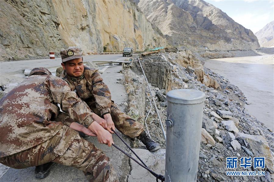 (向奉獻(xiàn)者致敬·圖文互動(dòng))(3)情注一纜通滇藏——記某信息通信基地四營(yíng)五連連長(zhǎng)翁春芳