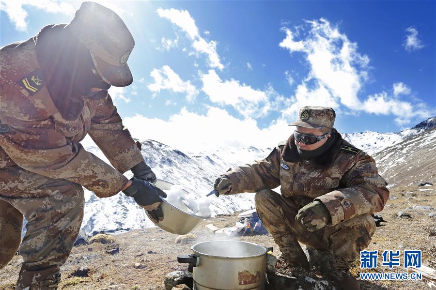 (向奉獻(xiàn)者致敬·圖文互動(dòng))(5)情注一纜通滇藏——記某信息通信基地四營(yíng)五連連長(zhǎng)翁春芳