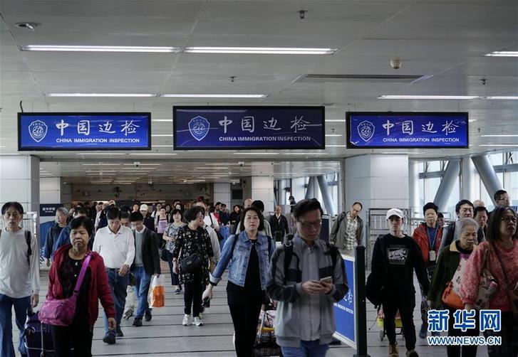 （圖文互動）（4）四十年、一扇窗&mdash;&mdash;兩地值守者眼中的羅湖橋