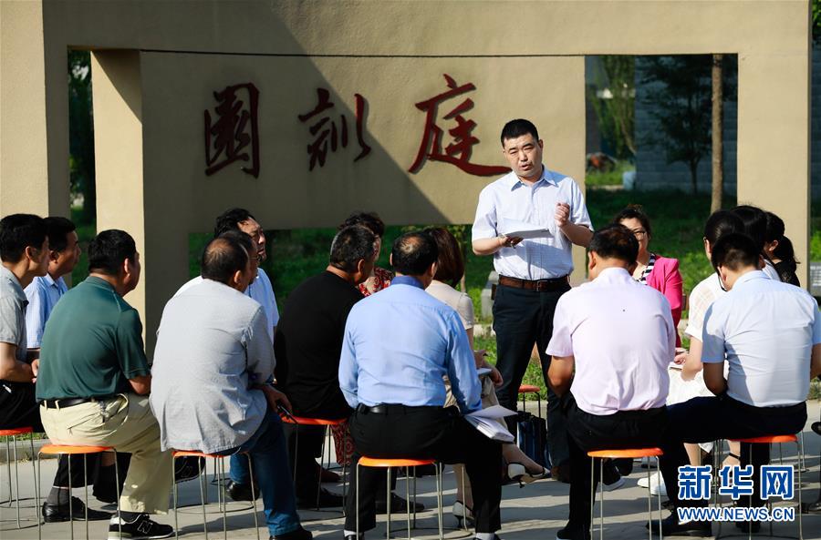 (新華全媒頭條·改革開放40年變遷系列述評·圖文互動(dòng))(2)堅(jiān)強(qiáng)的保障——改革開放40年變遷系列述評政治篇