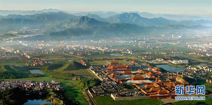 (慶祝改革開放40周年基層行·鄉(xiāng)鎮(zhèn)篇·圖文互動(dòng))(1)橫店40年:“橫空出世”光影間