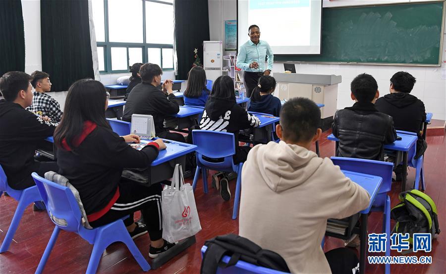 (慶祝改革開(kāi)放40周年基層行·學(xué)校篇·圖文互動(dòng))(4)白鷺洲中學(xué)40年:書(shū)院教育的時(shí)代探索