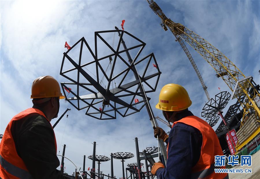 （新華全媒頭條&middot;圖文互動）（2）領(lǐng)航！向著高質(zhì)量發(fā)展堅定前行&mdash;&mdash;以習(xí)近平同志為核心的黨中央引領(lǐng)中國經(jīng)濟發(fā)展述評