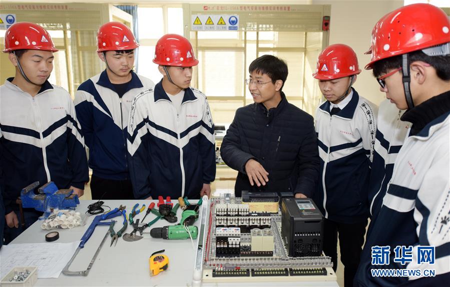 （新華全媒頭條&middot;個(gè)稅專項(xiàng)附加扣除&middot;圖文互動(dòng)）（2）深化個(gè)稅改革的關(guān)鍵一步&mdash;&mdash;聚焦個(gè)稅專項(xiàng)附加扣除暫行辦法